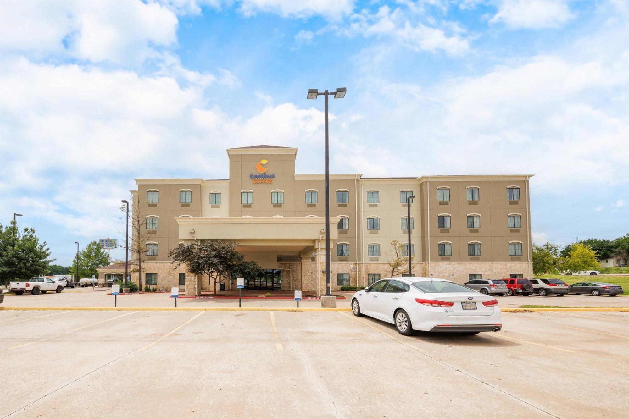 Comfort Suites Lawton Near Fort Sill Exterior photo